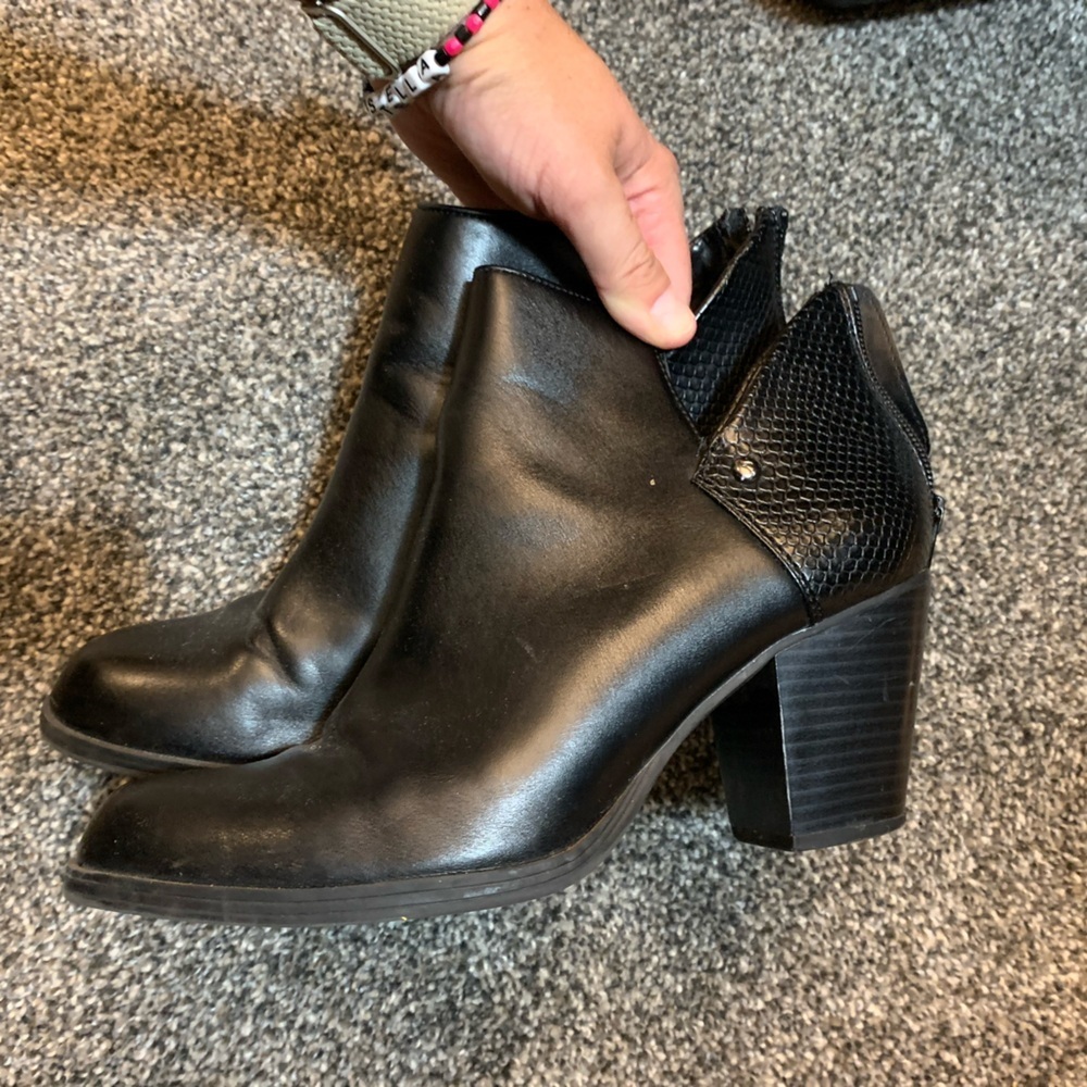 Simply Vera Wang heeled boot